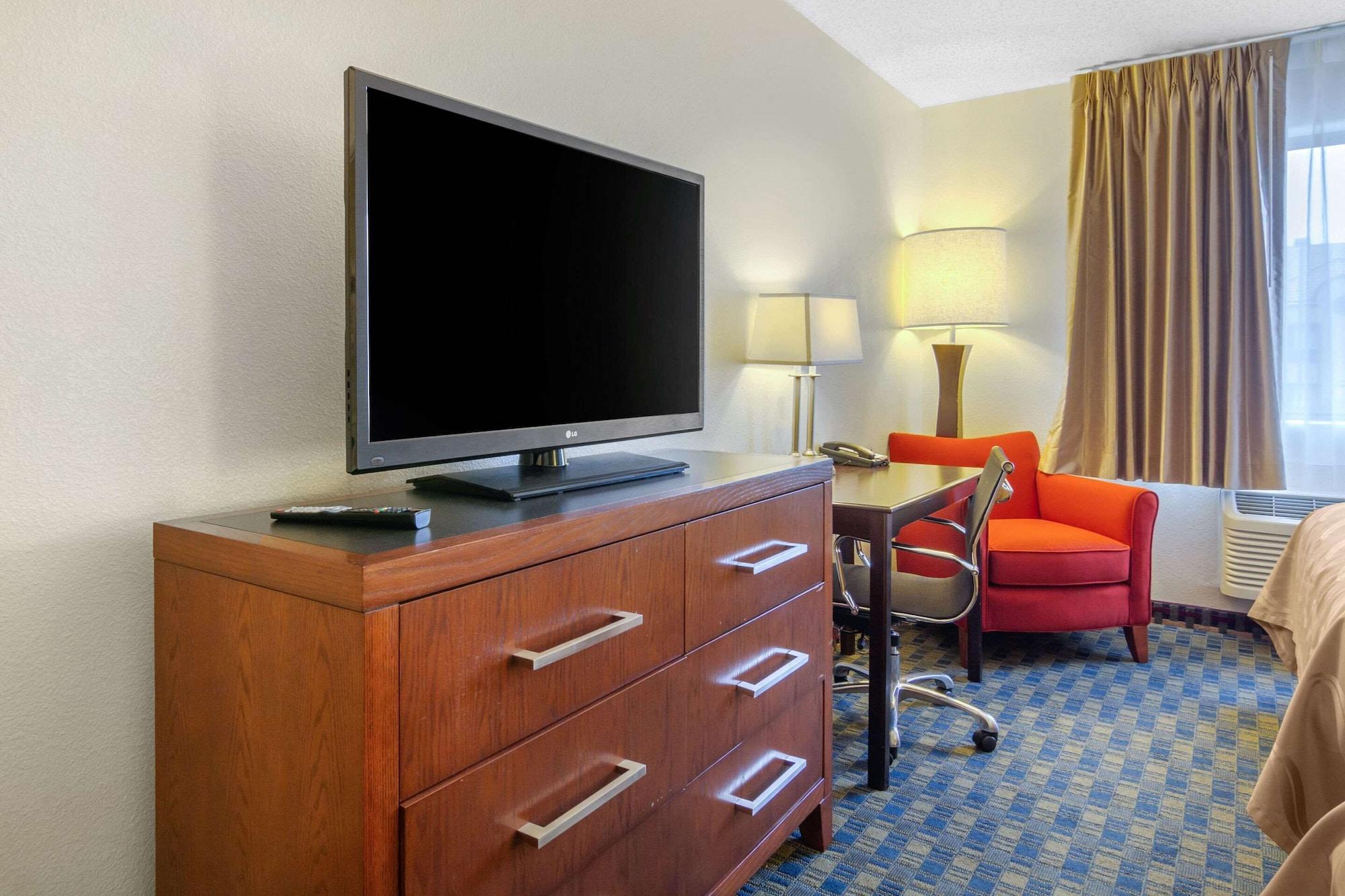 Quality Inn & Suites Lakewood - Denver Southwest Екстериор снимка