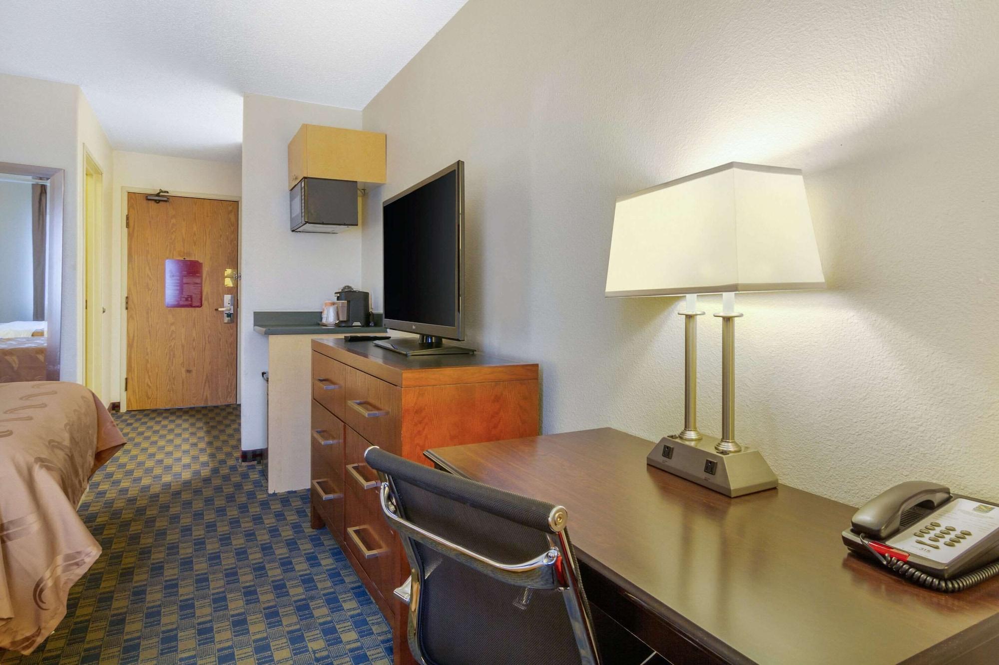 Quality Inn & Suites Lakewood - Denver Southwest Екстериор снимка