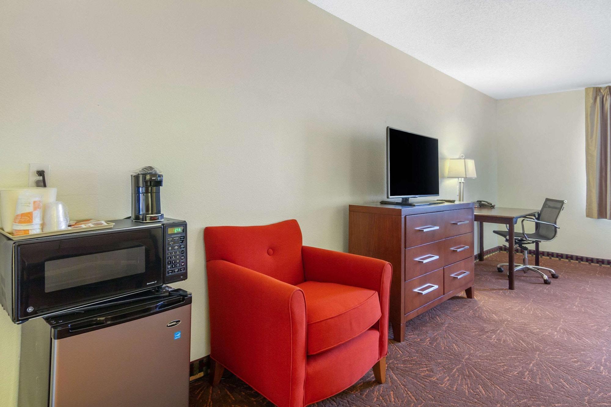 Quality Inn & Suites Lakewood - Denver Southwest Екстериор снимка