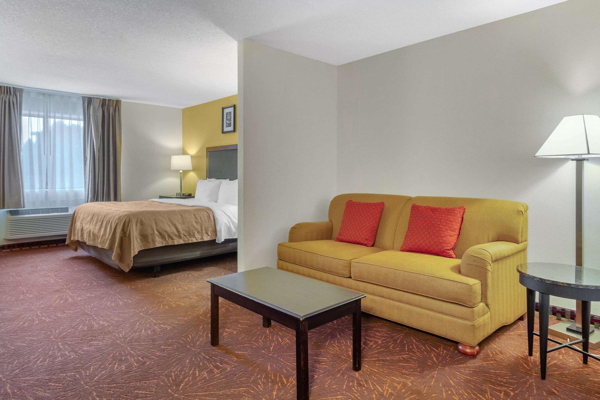 Quality Inn & Suites Lakewood - Denver Southwest Екстериор снимка