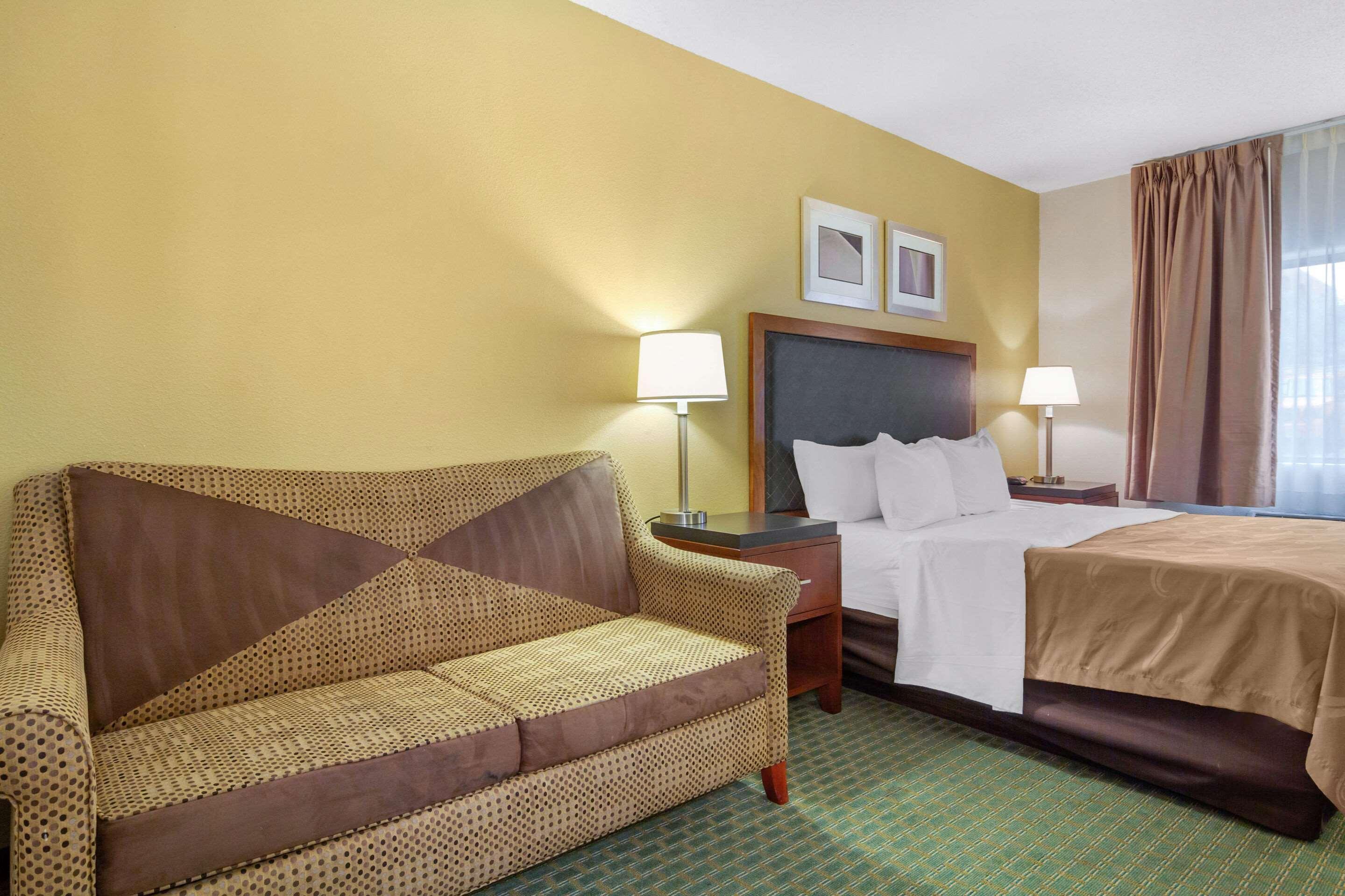 Quality Inn & Suites Lakewood - Denver Southwest Екстериор снимка