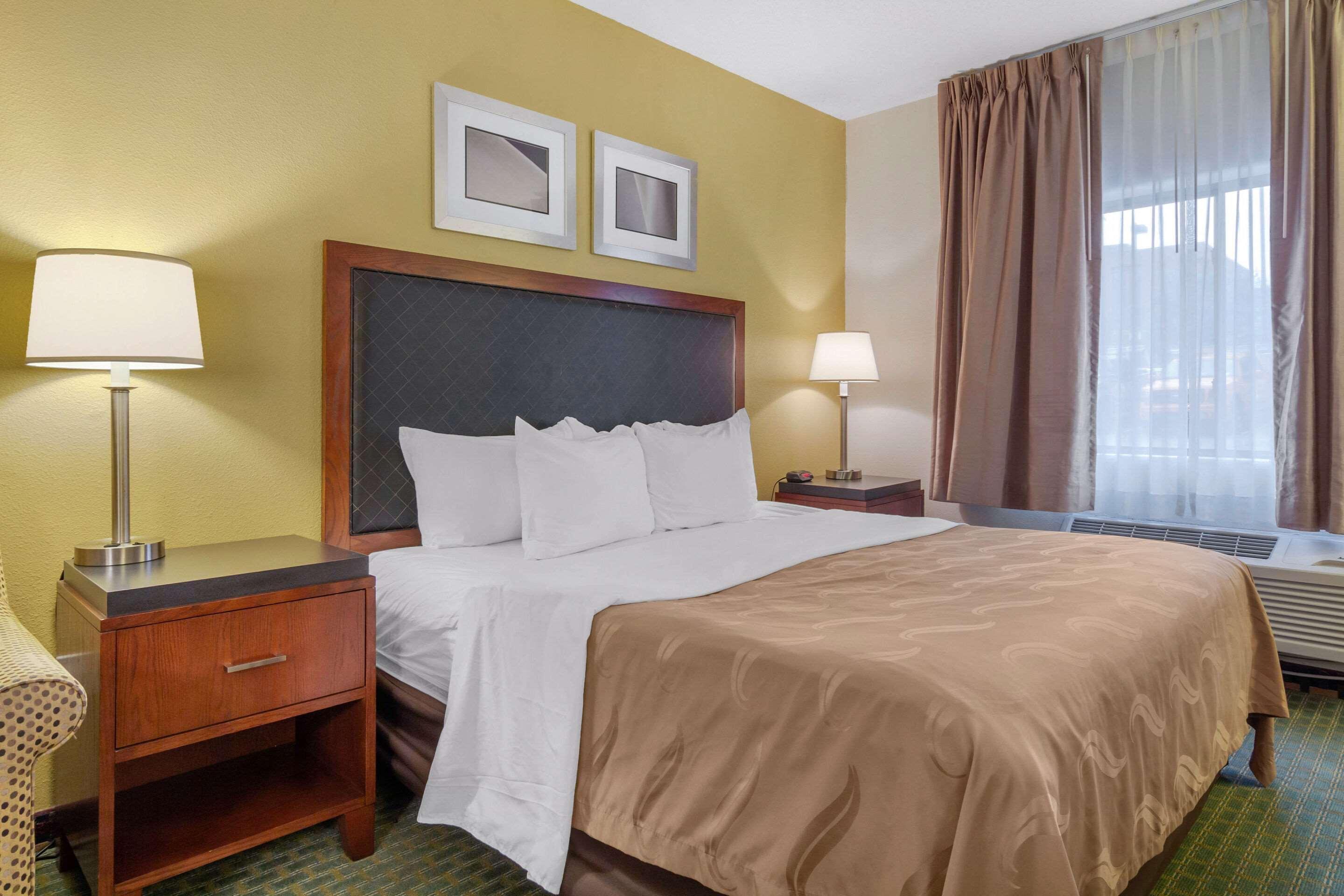 Quality Inn & Suites Lakewood - Denver Southwest Екстериор снимка