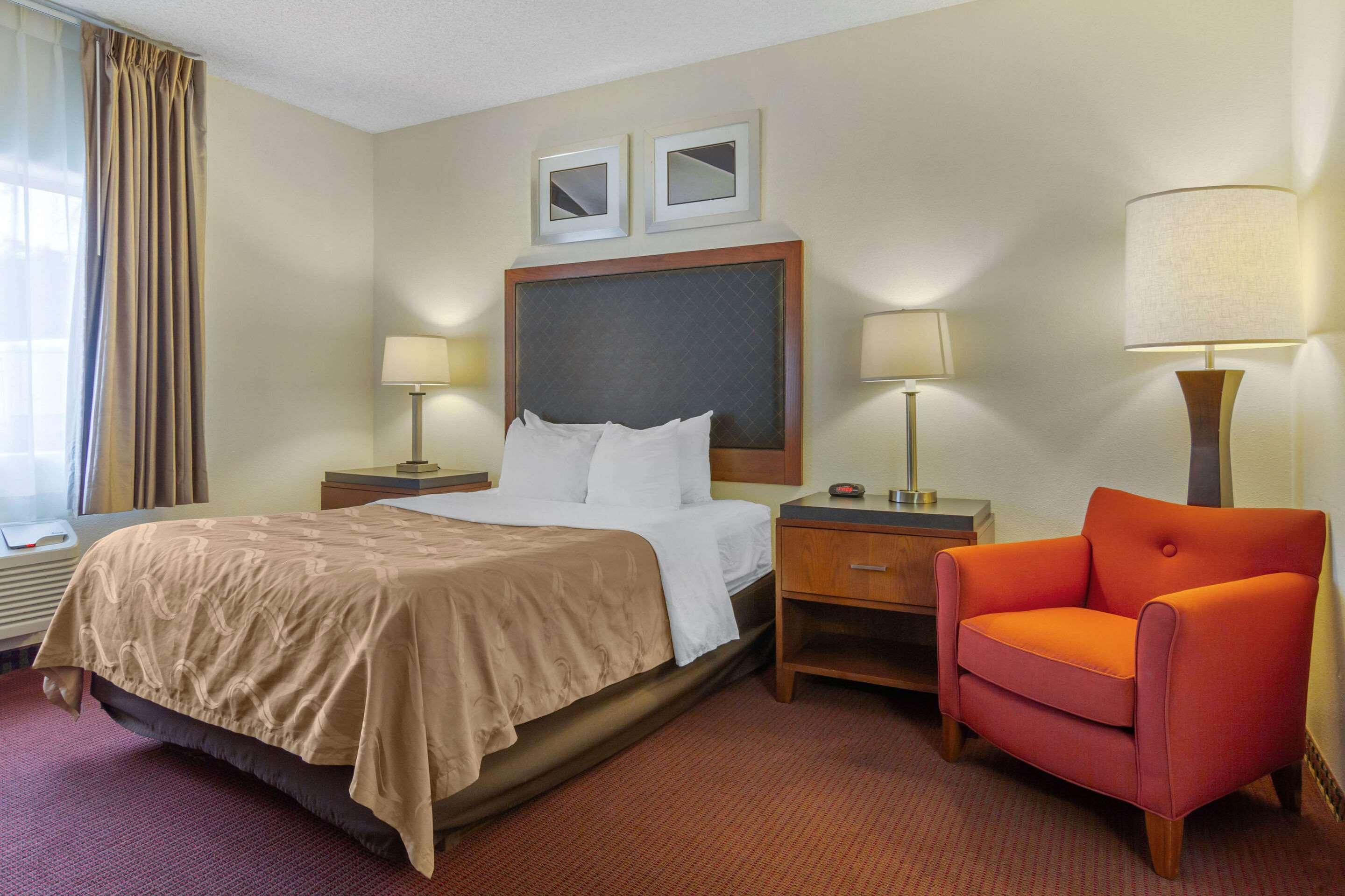 Quality Inn & Suites Lakewood - Denver Southwest Екстериор снимка
