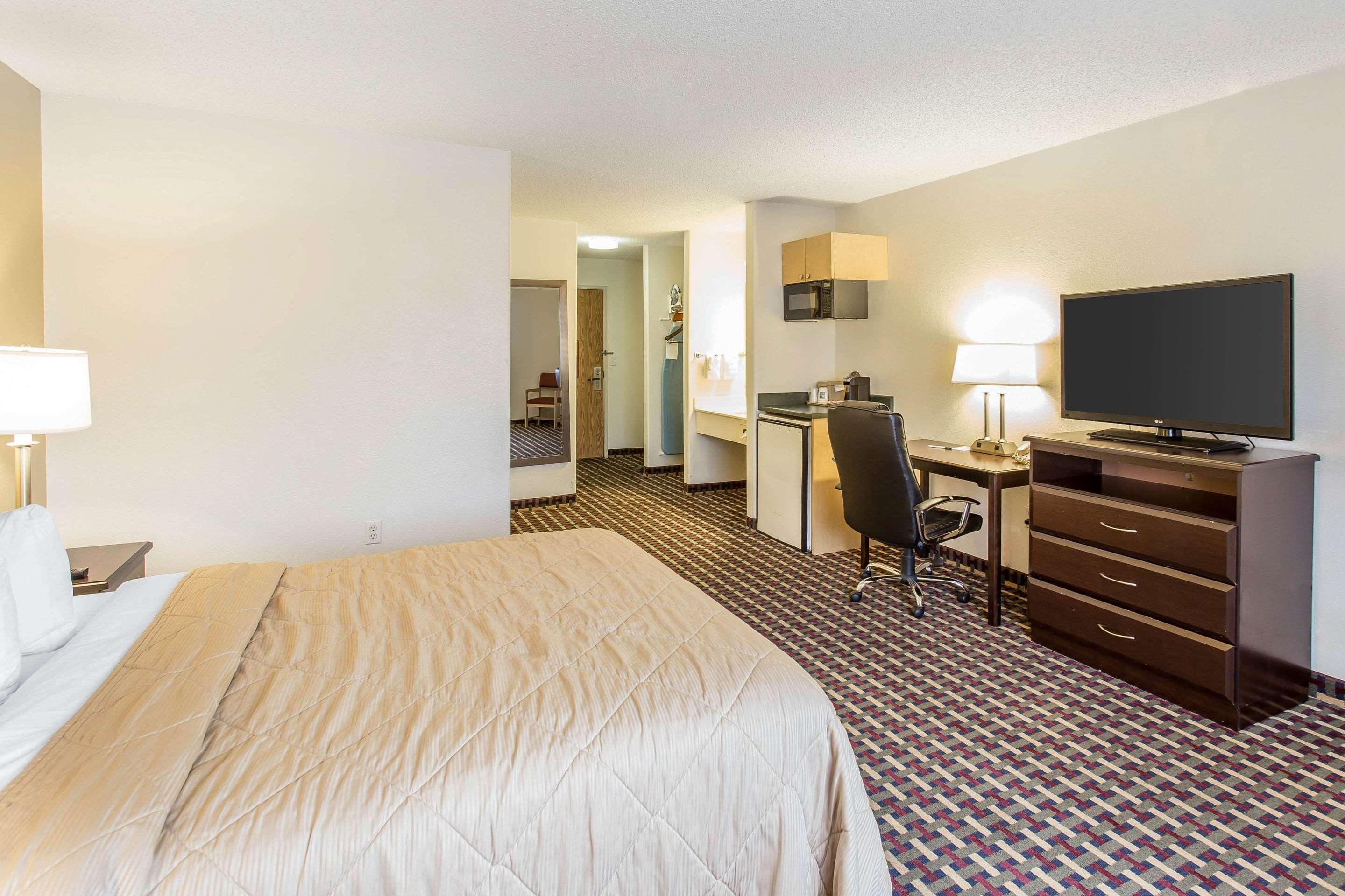 Quality Inn & Suites Lakewood - Denver Southwest Екстериор снимка