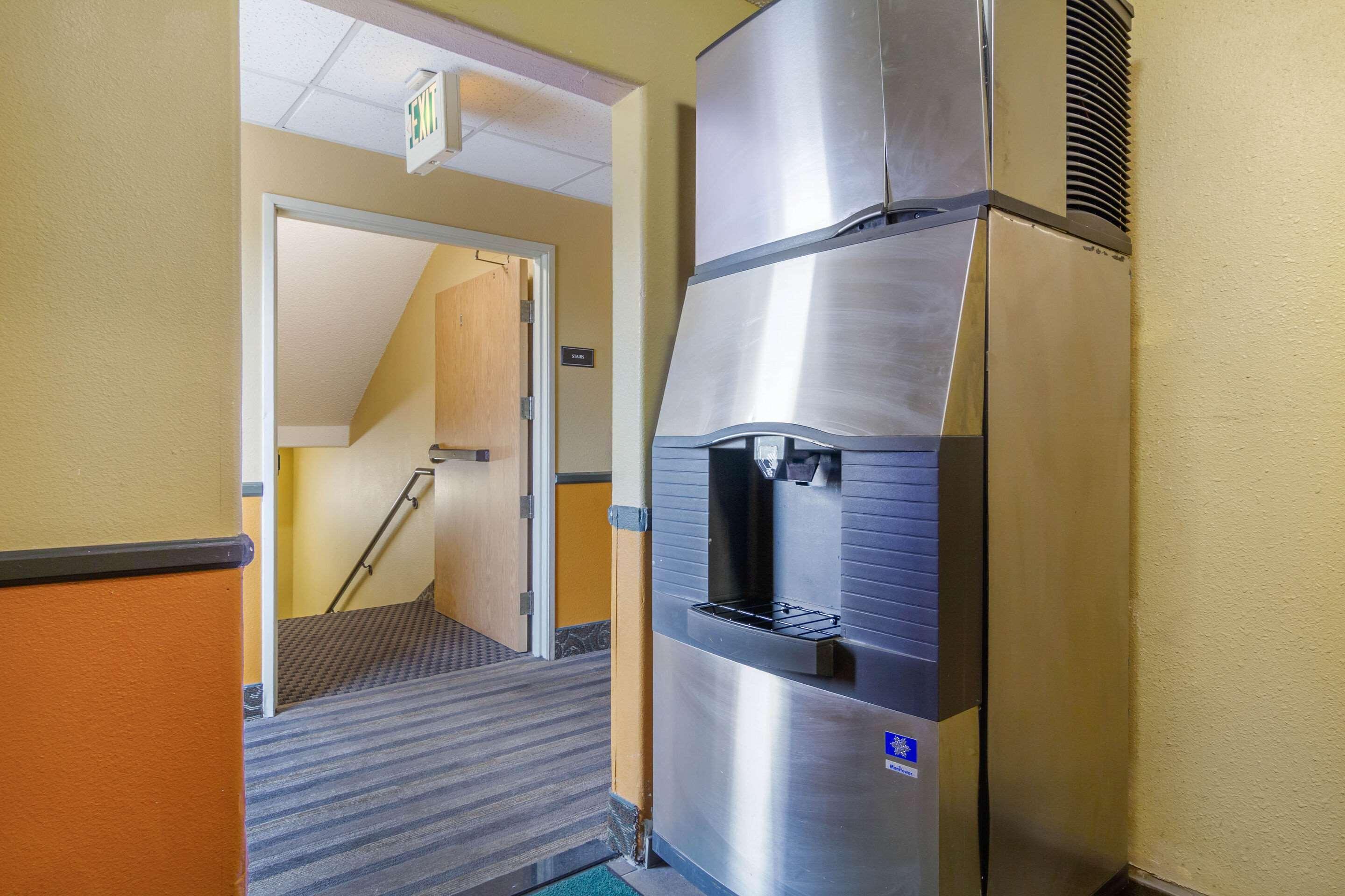 Quality Inn & Suites Lakewood - Denver Southwest Екстериор снимка