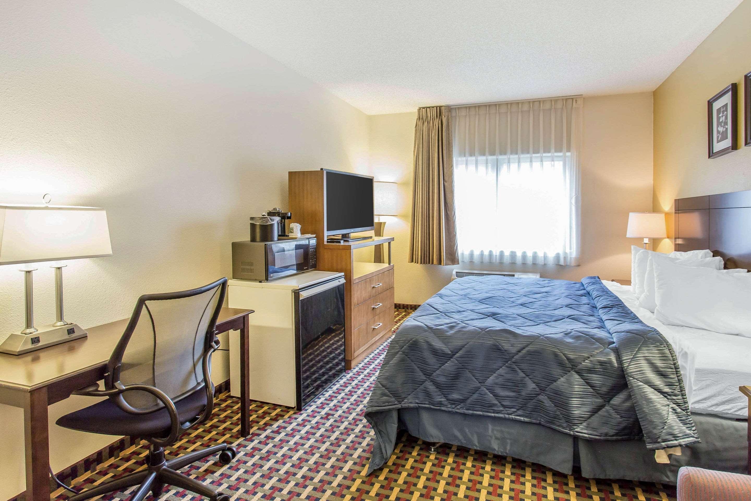 Quality Inn & Suites Lakewood - Denver Southwest Екстериор снимка